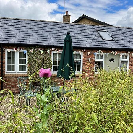 Centre Village 2 Bedroom Cottage - The Byre Pewsey Екстер'єр фото